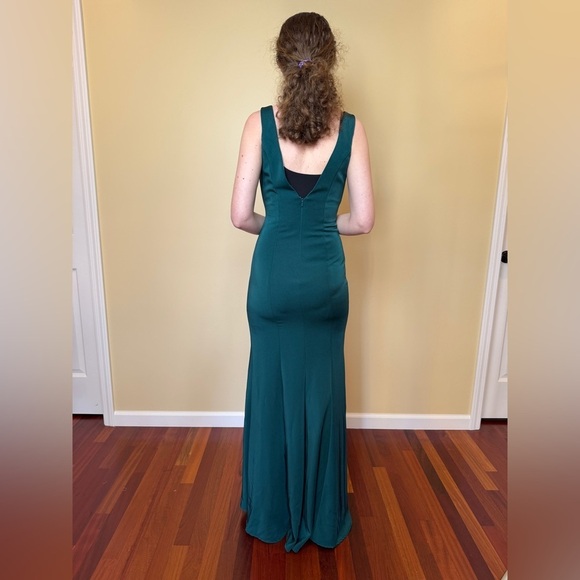 Samila & Company Emerald Green Gown – Size - 4 - Picture 12 of 12